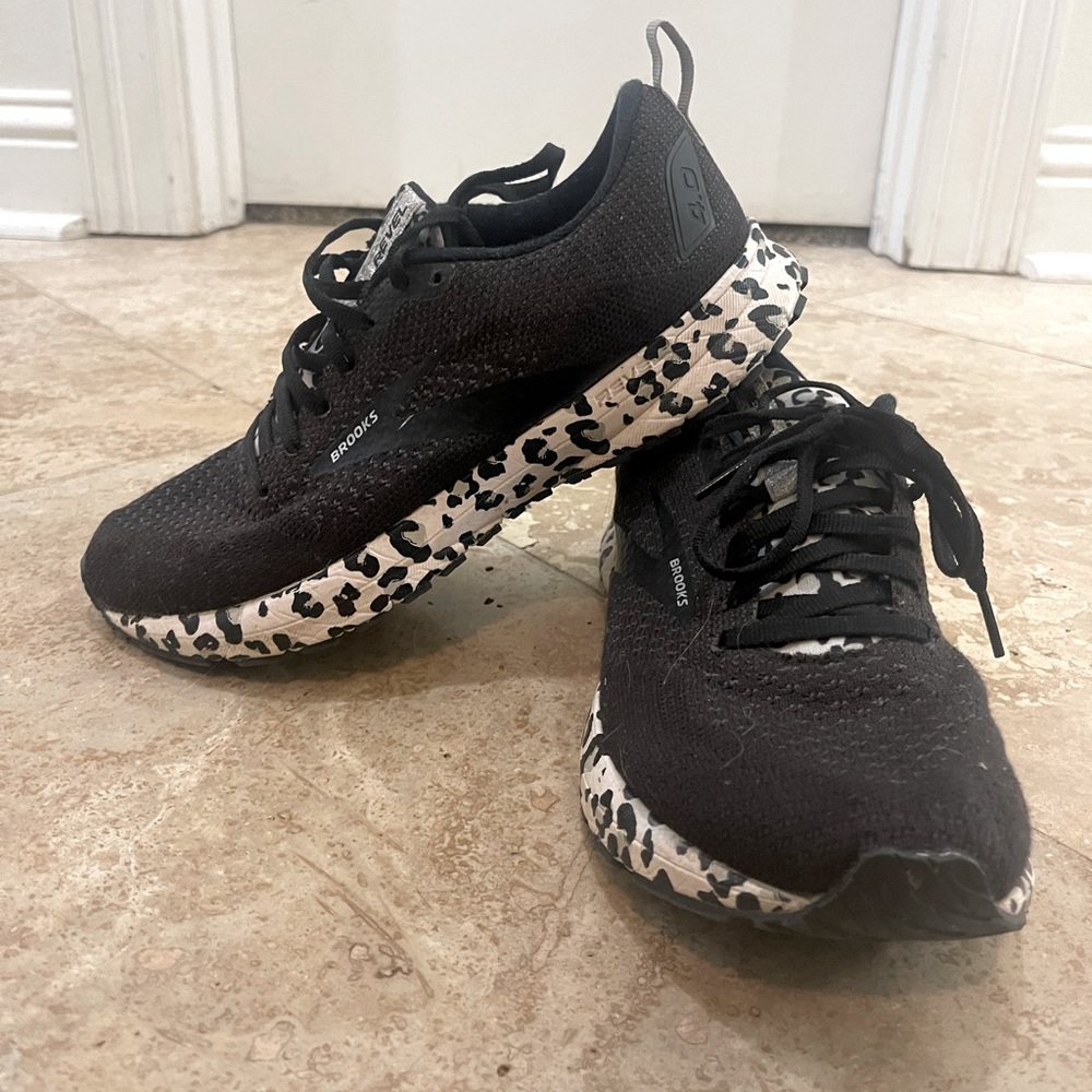 Brooks running shoe womens size 8